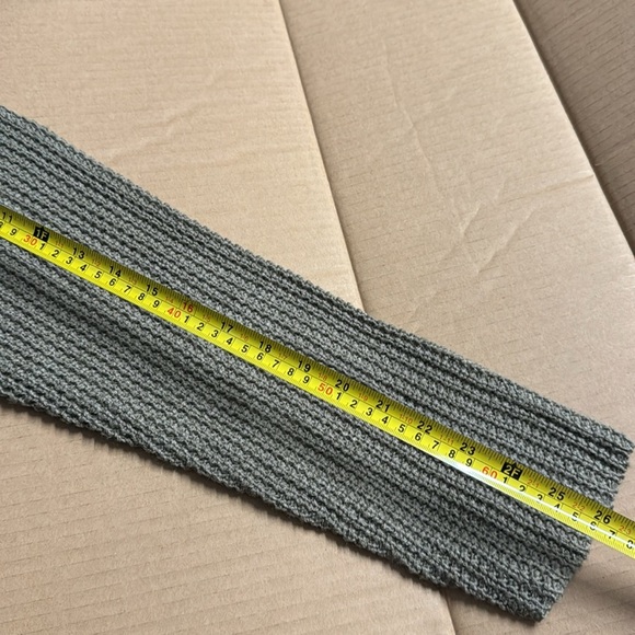 H&M Divided Men's Olive Sweater. New with Tags. Light oversized XL sweater. - Picture 3 of 6